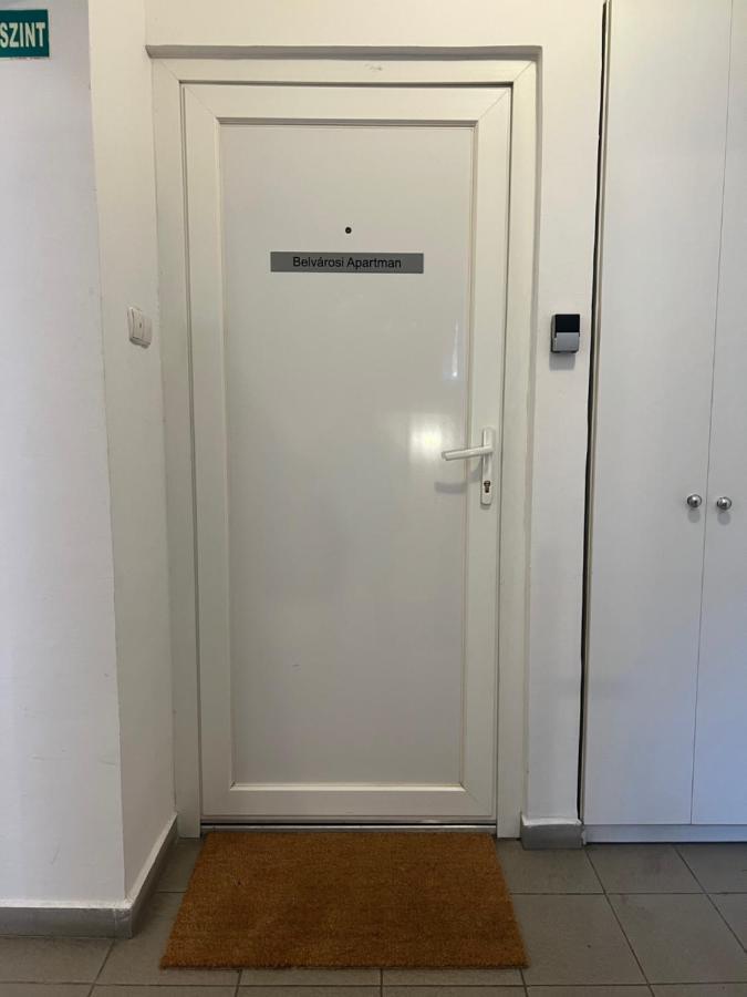 Belvarosi Apartman Eger Buitenkant foto